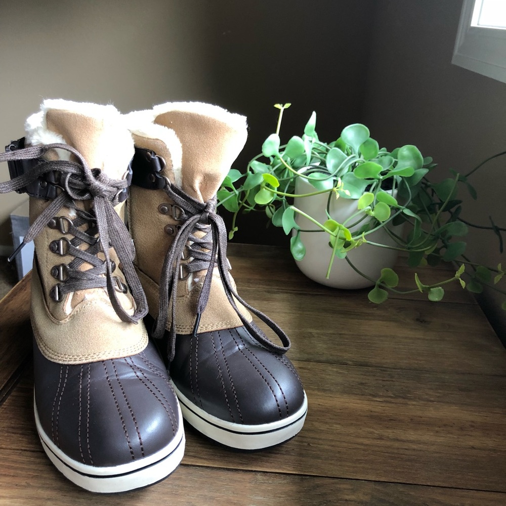 Boutique snow boots from South Korea